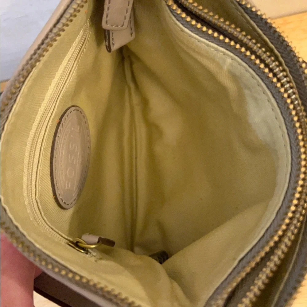 Fossil Elegant Cow-Hide  Leather Crossbody Bag